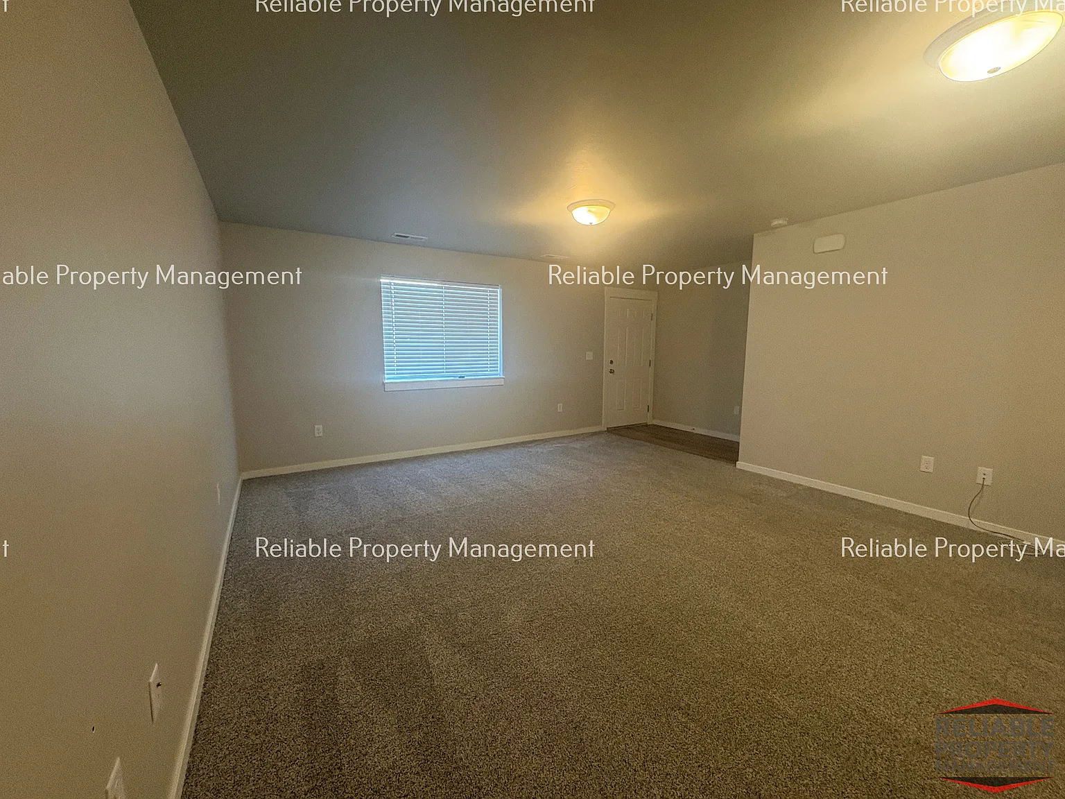 3 bed, 2.5 bath, 1570 sqft, $1,495 — Photo 3