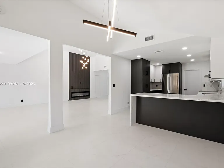 1543 SW 1st Ave — Photo 50