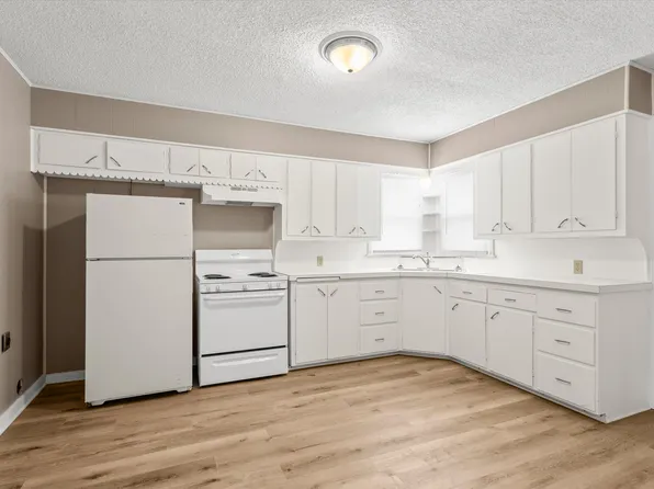 107 Hickory St, Levelland, TX 79336