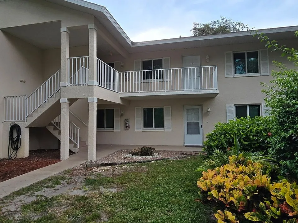 240 Timber Lake Cir #D202