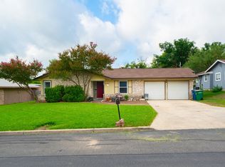 5610 Gillis Dr, San Antonio, TX 78240