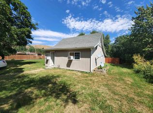 108 E 8th St, Colfax, WA 99111