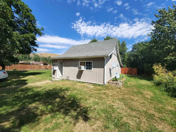 108 E 8th St, Colfax, WA 99111