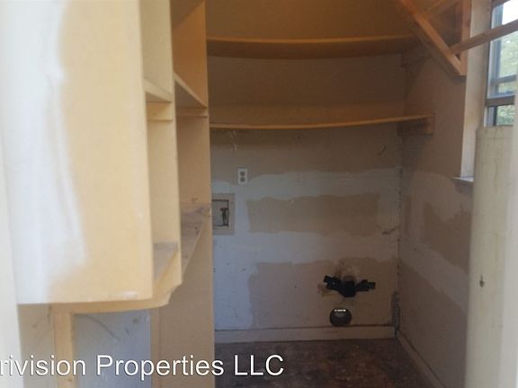 5th image of 220 Odell St