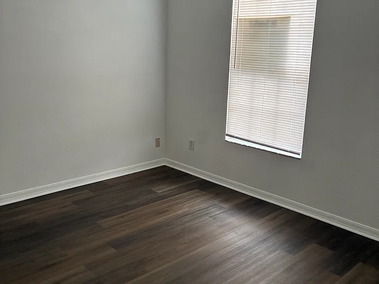 Charlesworth Dr — Photo 12