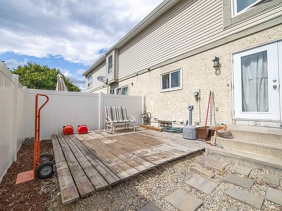 4th image of 105 E Deer Ridge Ln SE