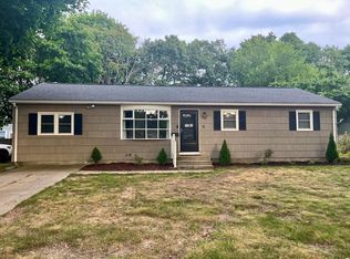 4 Brewster Dr, Warwick, RI 02889