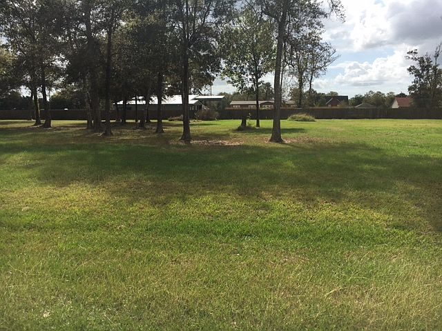 2nd image of 121 Bay Oak