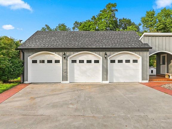 3rd image of 4 Prairie Hills Ln