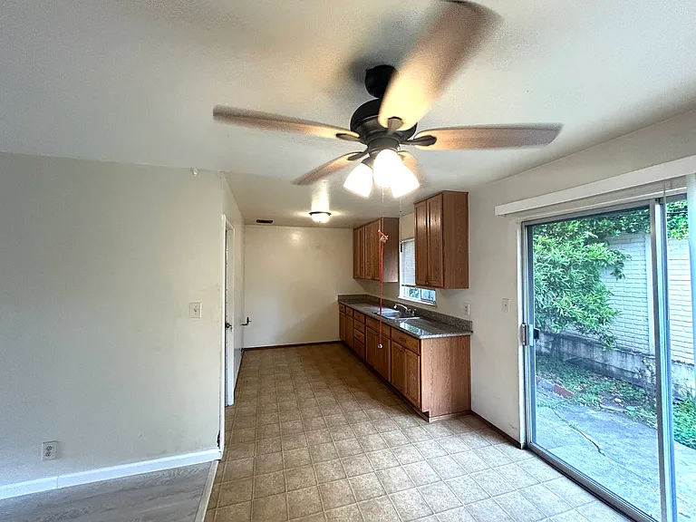 676 Berry Ave — Photo 7
