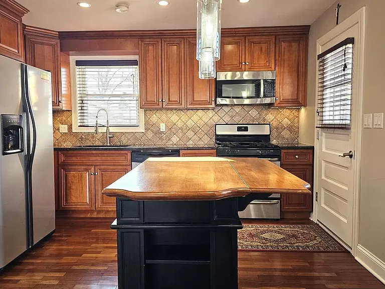 734 N Neva Ave — Photo 5