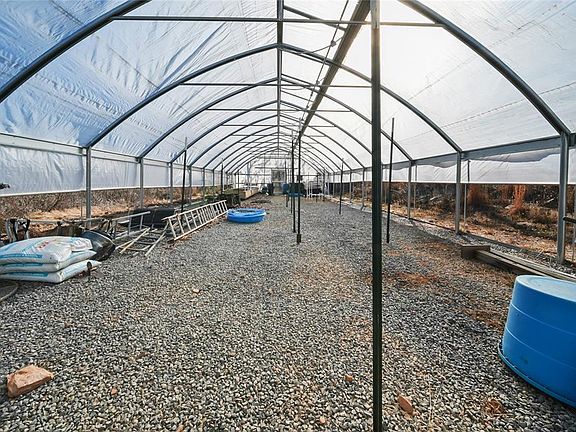 5th image of 570 Lakeridge Trl