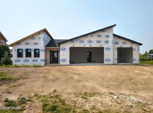 2501 Troon Cir NW, East Grand Forks, MN 56721