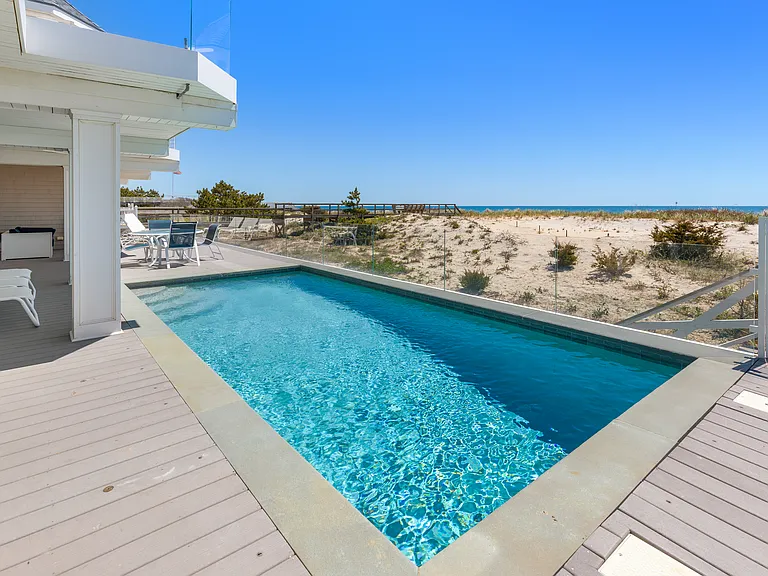 687 Dune Rd — Photo 9