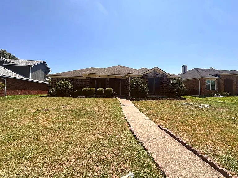 2318 Crystal Creek Ln — Photo 1