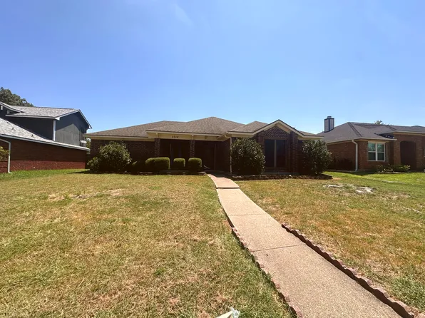 2318 Crystal Creek Ln, Garland, TX 75040