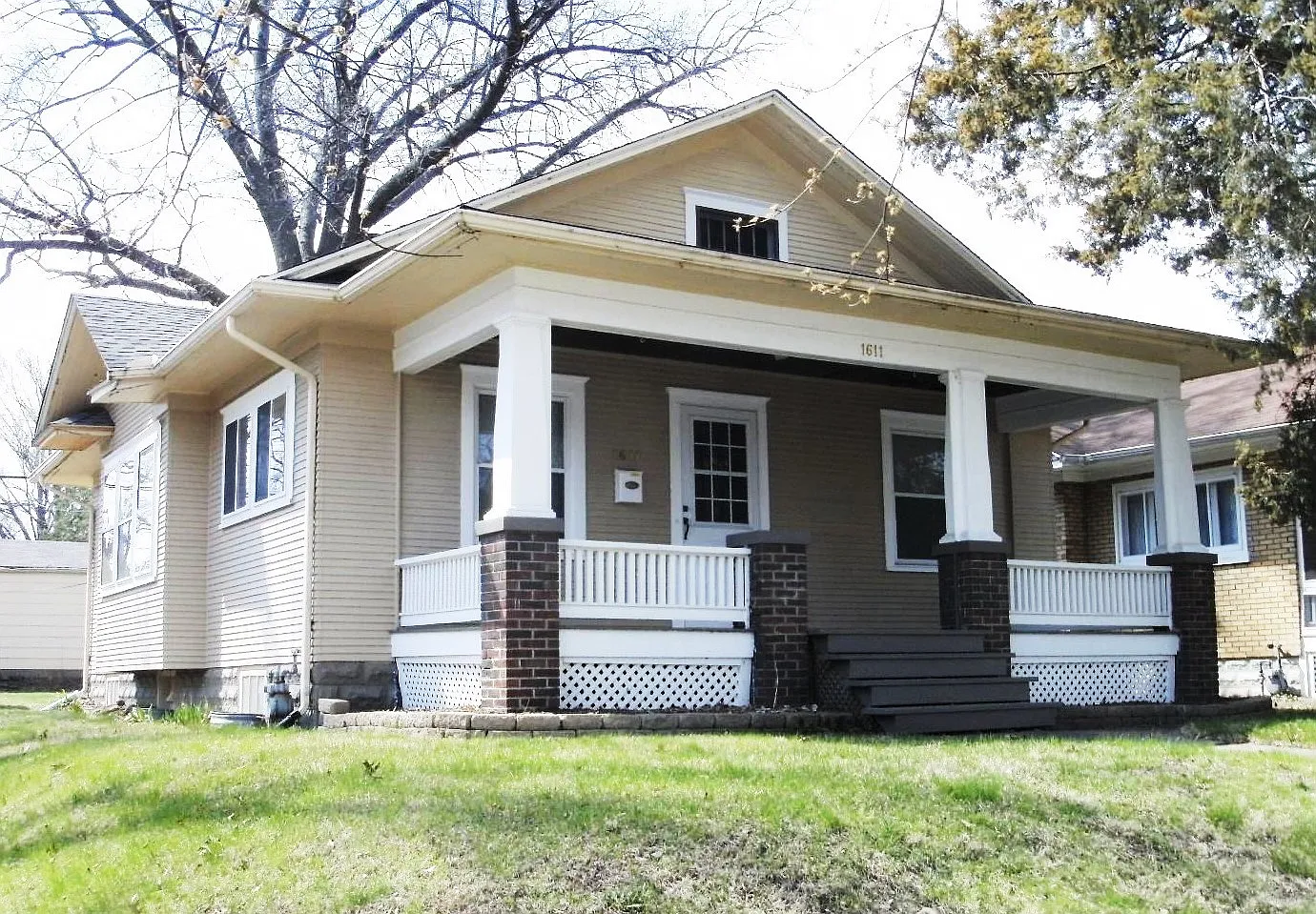 1611 Elm St photo 1