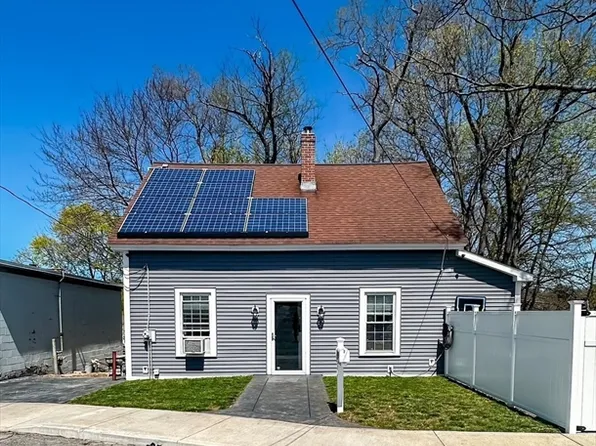 55 Boynton St, Clinton, MA 01510