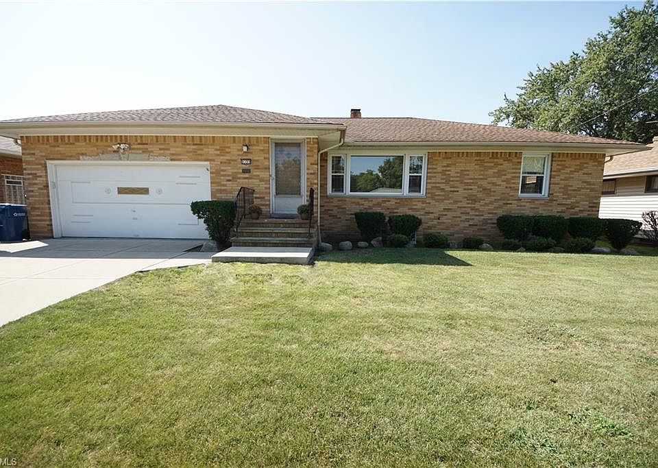 1st image of 8355 Selwick Dr
