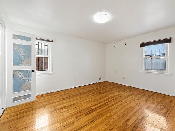 5th image of 2417 Parsons Blvd #1
