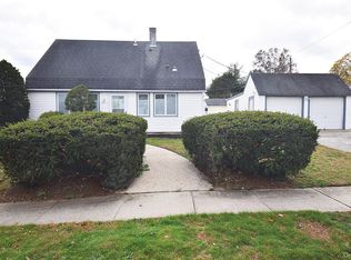 87 Parkside Dr N, Levittown, NY 11756