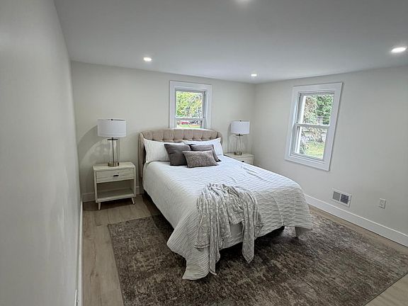 3rd image of 23 Buckingham Rd #1A
