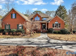 208 Wayward Ave NW, Hartselle, AL 35640