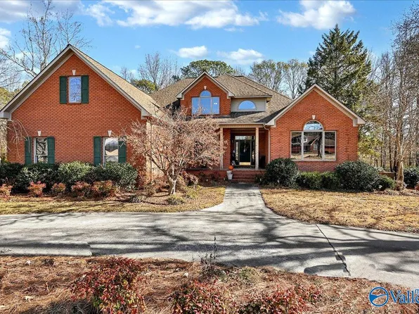 208 Wayward Ave NW, Hartselle, AL 35640