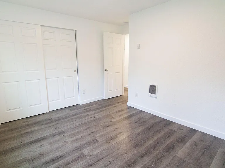 5034 S 58th St #B — Photo 12