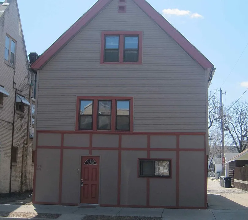 819 E Center St