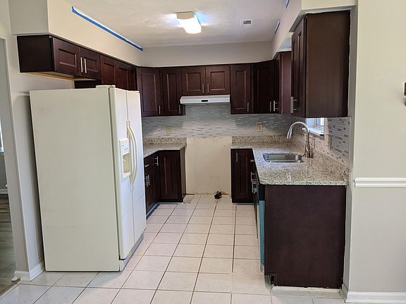 3rd image of 2117 Schubert Dr