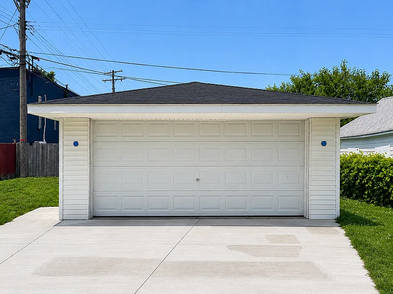 12524 Prospect Ave — Photo 3