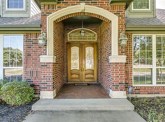 4th image of 201 Meadow Oaks Dr