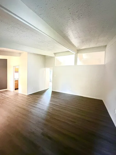 2 bed, 800 sqft, $1,400 — Photo 4