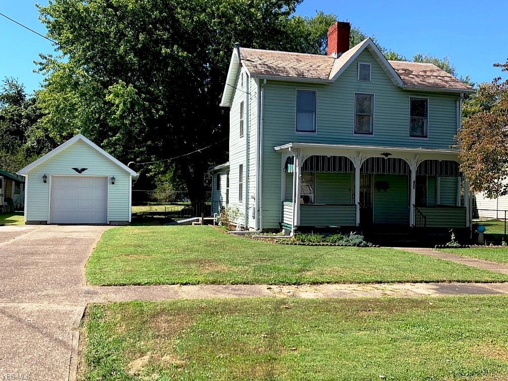 411 Elm St Belpre Oh 45714 Mls 4225384 Zillow