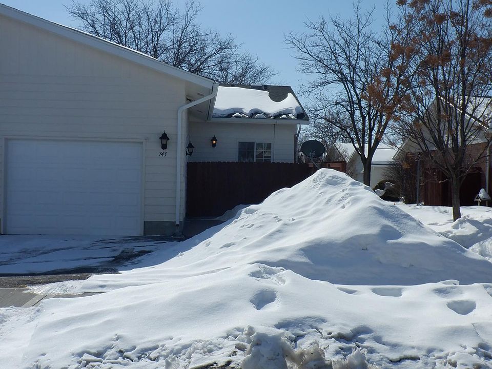 1st image of 743 Linden Pl