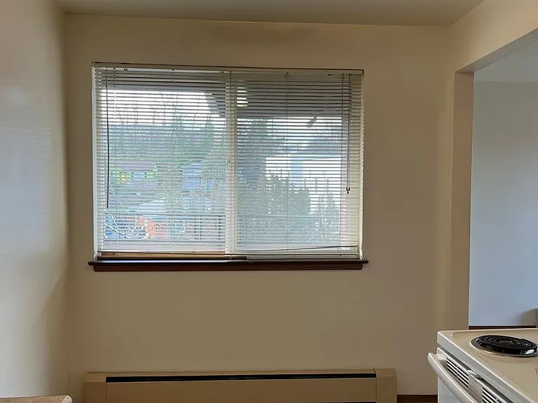 1484 S Columbian Way — Photo 4