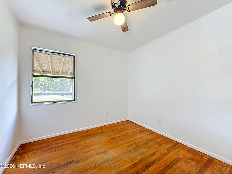 101 S Oakridge Ave — Photo 9