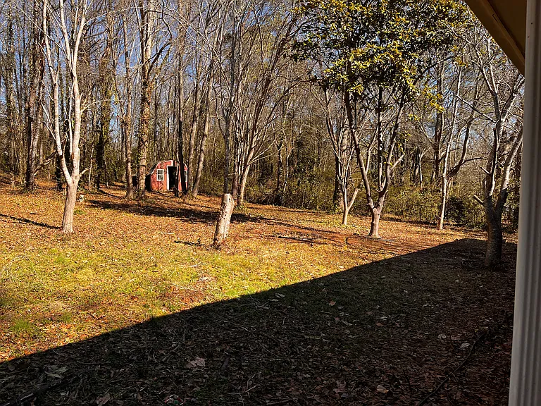 207 Skyview Dr — Photo 2