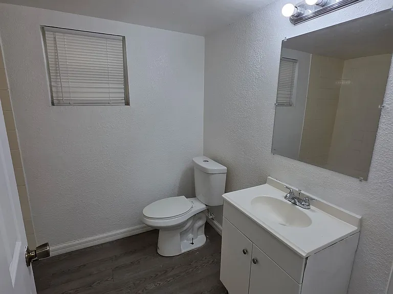 1919 Lillie St #D — Photo 6