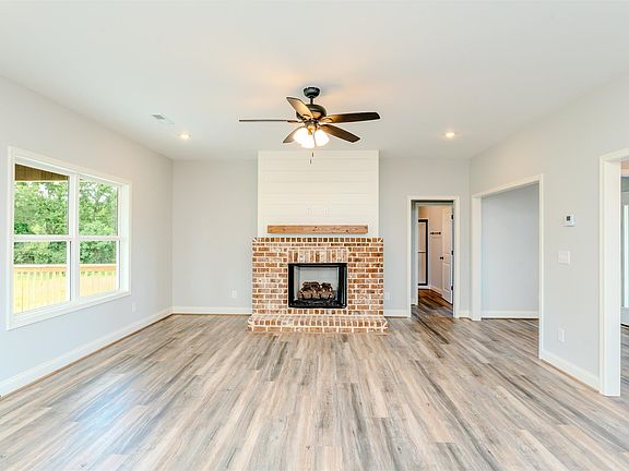 5th image of 104 Payton Dr