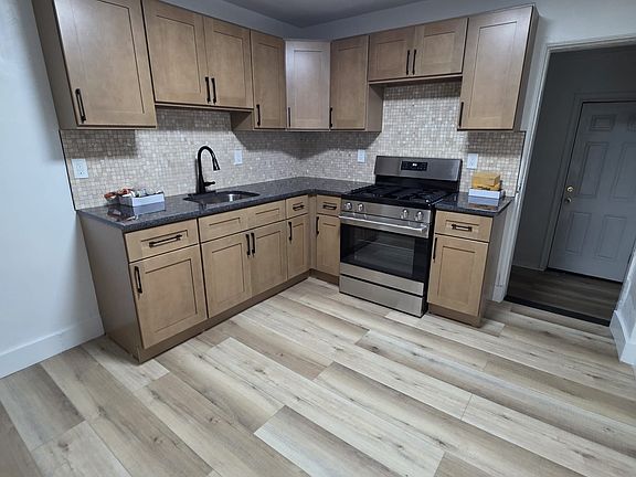5th image of 4228 N Fairhill St