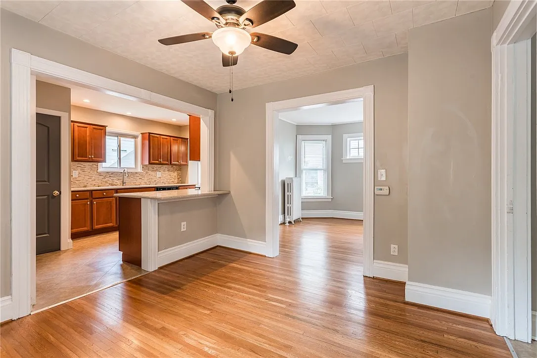 3 bed, 1.5 bath, 1604 sqft, $1,950 — Photo 2