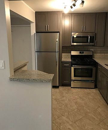 3rd image of 16W481 Lake Dr APT 202A