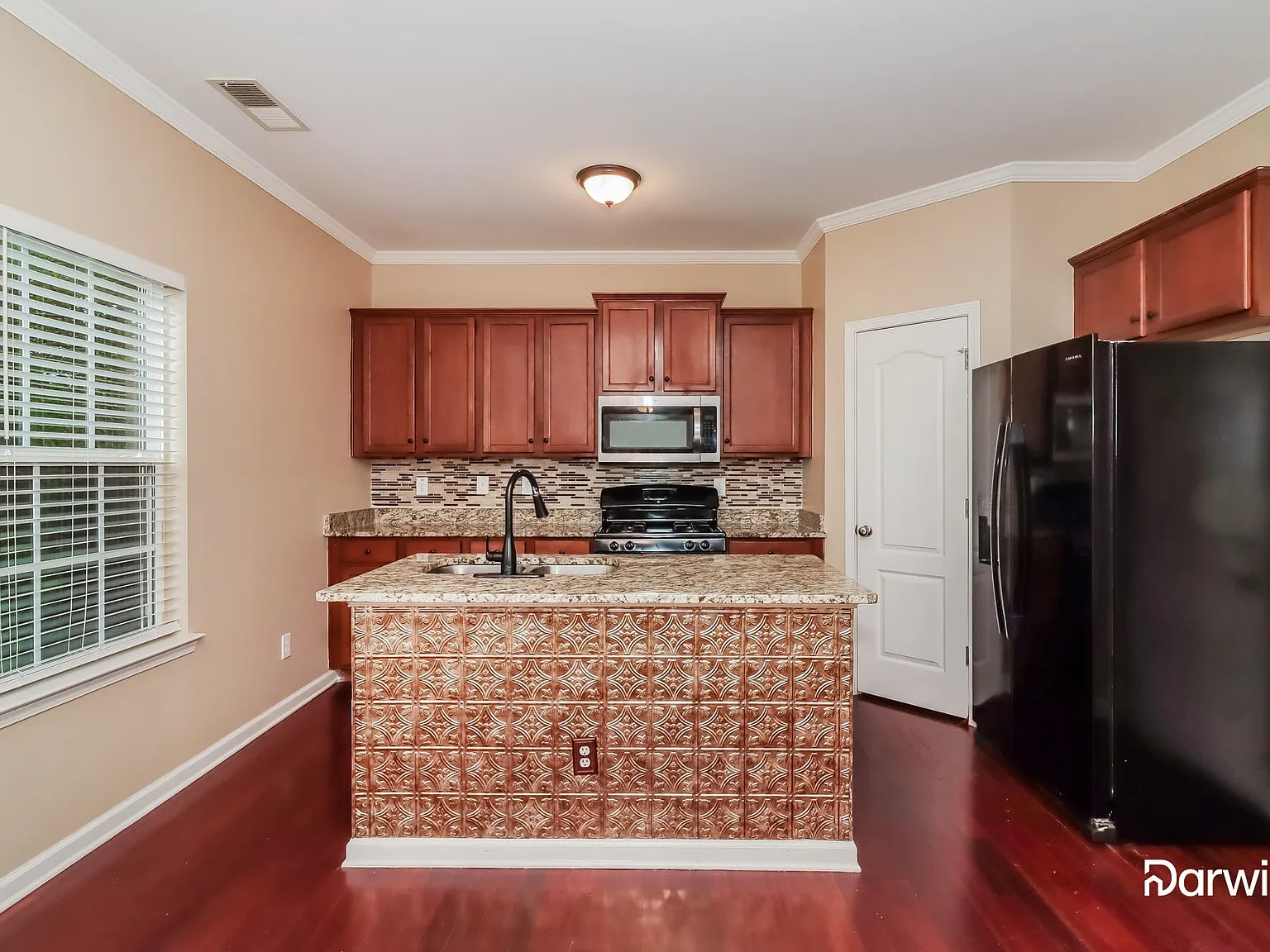 4 bed, 2.5 bath, 1905 sqft, $2,175 — Photo 3