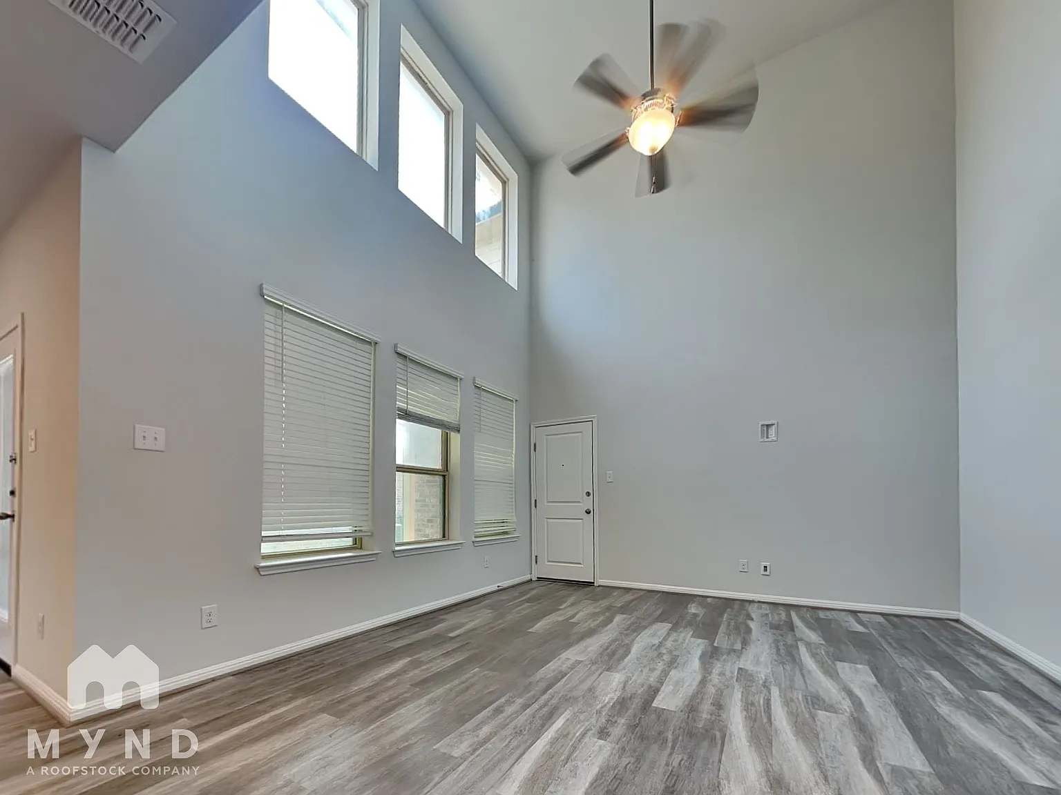 3 bed, 2.5 bath, 1828 sqft, $2,115 — Photo 3