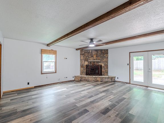 3rd image of 1003 Highland Dr