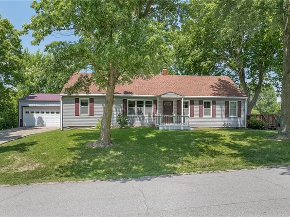 705 E Price Ave, Savannah, MO 64485