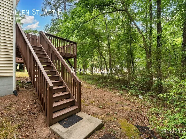 202 Allen St #B — Photo 16