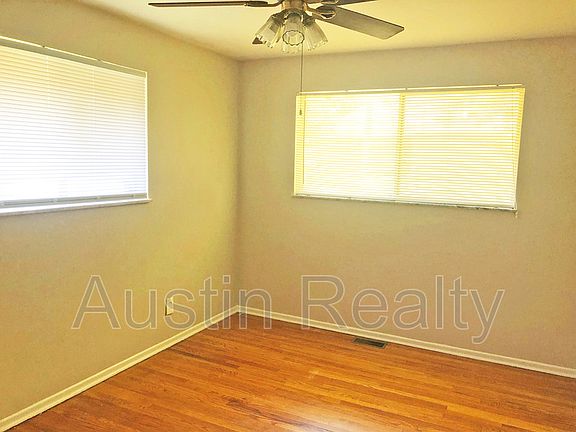 5th image of 10108 Douglas Ct